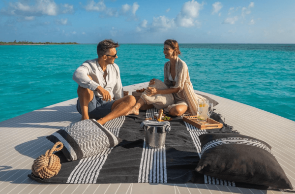 couple dines on mayakoba yacht